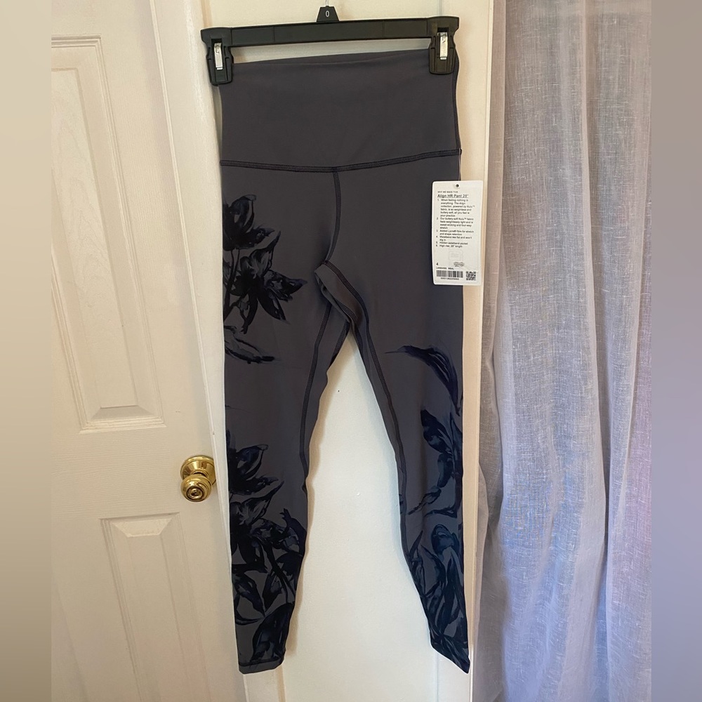 BNWT Lululemon Aligns Size 4 Botanical Bloom Anchor Multi